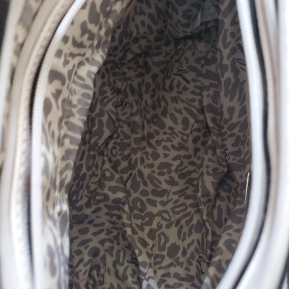 Guess - Picture 10 of 16